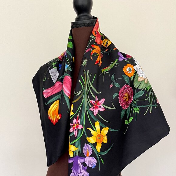 Display #1 Unisex Gucci Scarf Flora Print Logo Black Multicolor Silk Wrap - Picture 7 of 16